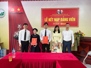 TRANG NGHIÊM LỄ KẾT NẠP ĐẢNG VIÊN MỚI TẠI KHOA QUẢN LÝ TÀI NGUYÊN